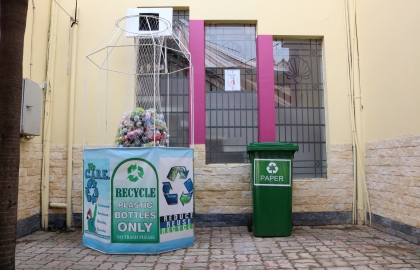 Thùng Rác Tái Chế Dành Cho Các Lọ Chai Nhựa