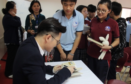 Giao lưu với nhà văn trẻ Quách Lê Anh Khang.